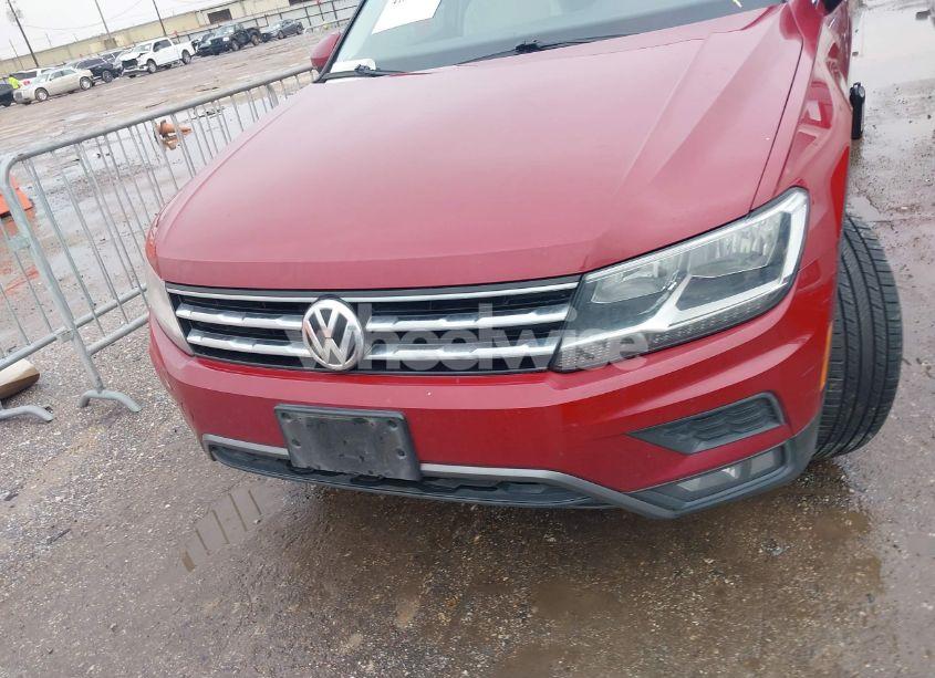 Photo 12 of 2018 Volkswagen Tiguan (VIN 3VV3B7AX3JM020755)