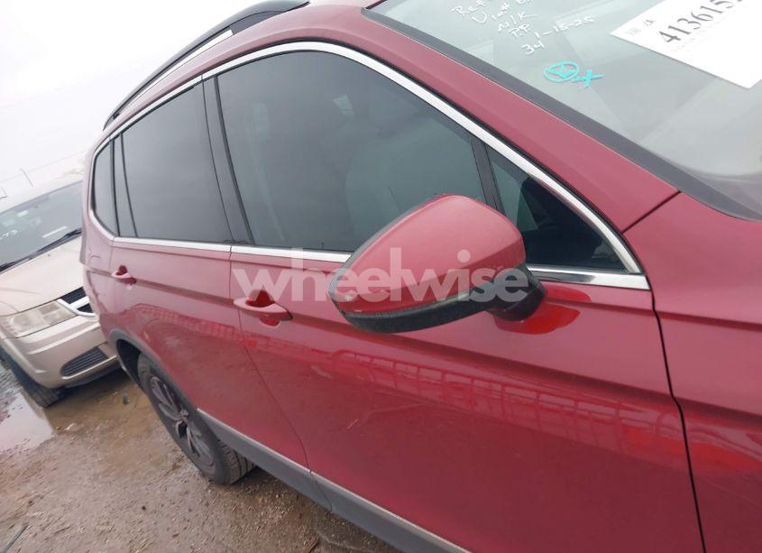 Photo 13 of 2018 Volkswagen Tiguan (VIN 3VV3B7AX3JM020755)