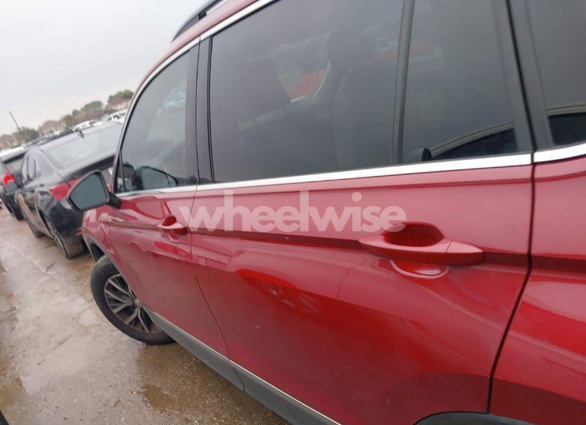 Photo 14 of 2018 Volkswagen Tiguan (VIN 3VV3B7AX3JM020755)