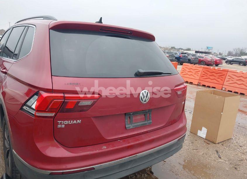 Photo 16 of 2018 Volkswagen Tiguan (VIN 3VV3B7AX3JM020755)