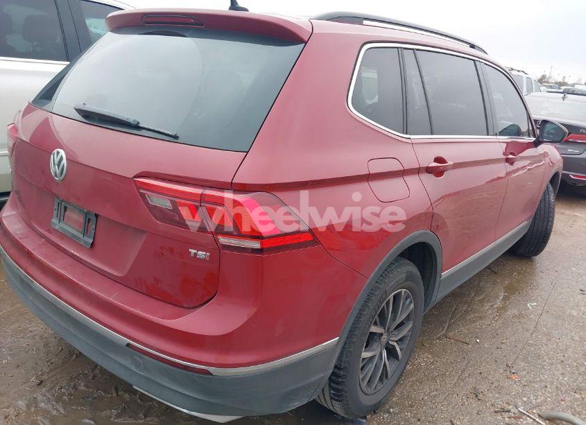 Photo 4 of 2018 Volkswagen Tiguan (VIN 3VV3B7AX3JM020755)