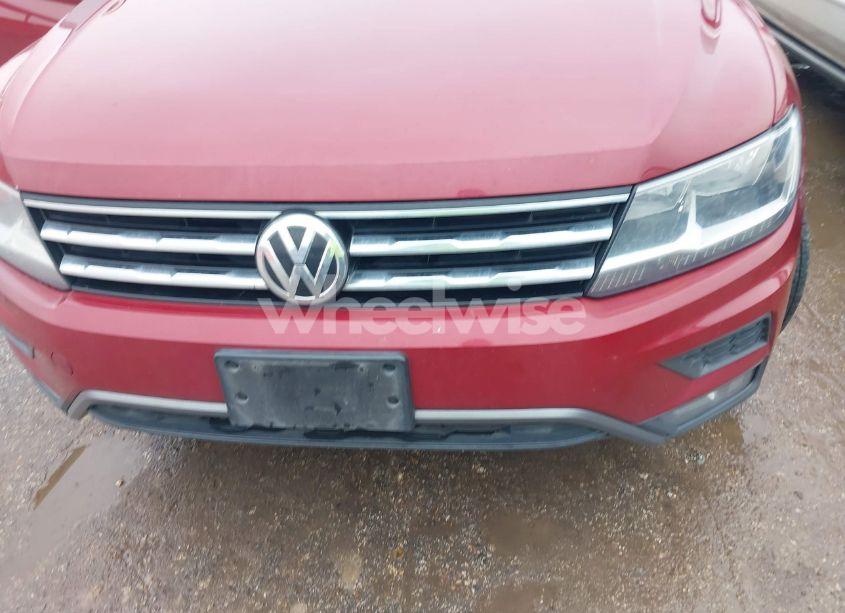 Photo 6 of 2018 Volkswagen Tiguan (VIN 3VV3B7AX3JM020755)