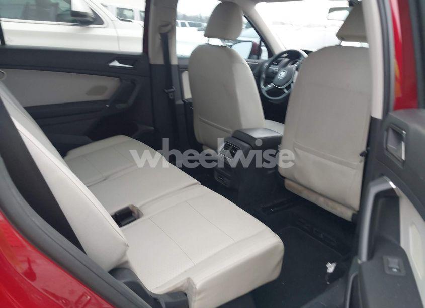 Photo 8 of 2018 Volkswagen Tiguan (VIN 3VV3B7AX3JM020755)