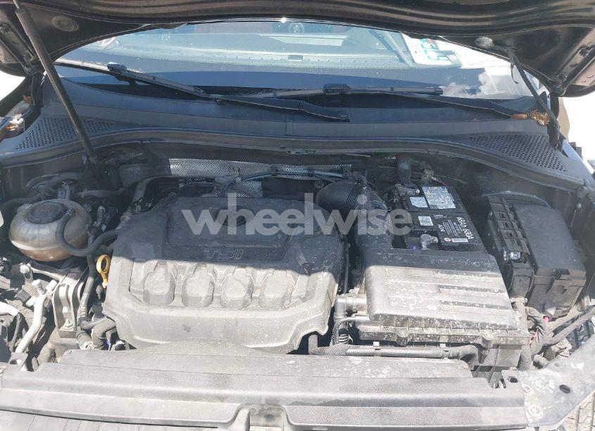 Photo 10 of 2018 Volkswagen Tiguan 2.0T SE/2.0T SEL (VIN 3VV3B7AX3JM126154)