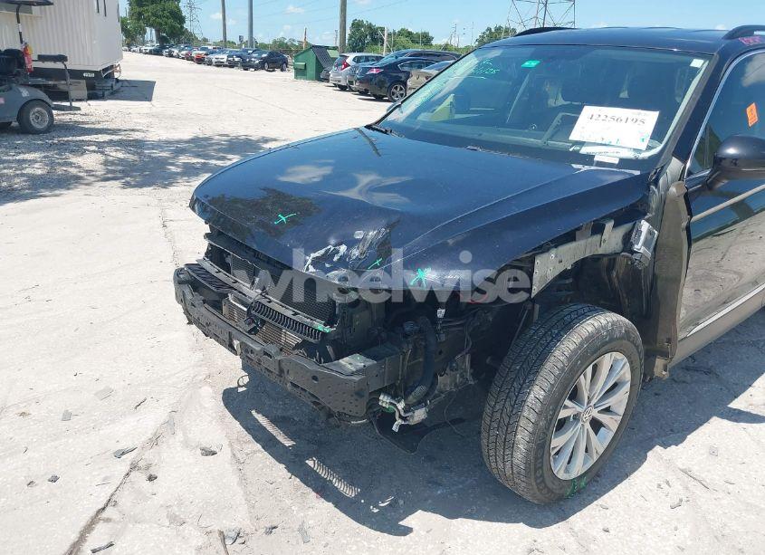 Photo 12 of 2018 Volkswagen Tiguan 2.0T SE/2.0T SEL (VIN 3VV3B7AX3JM126154)