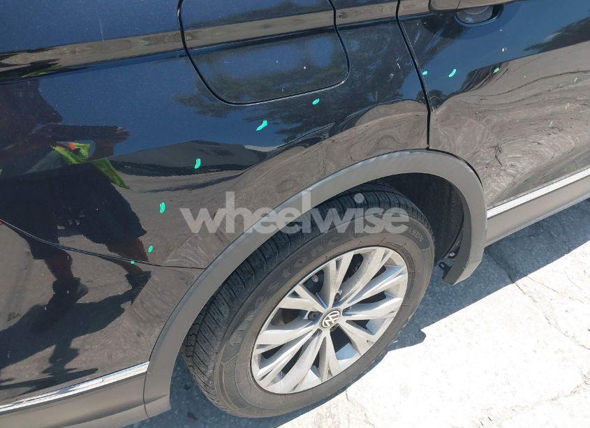 Photo 15 of 2018 Volkswagen Tiguan 2.0T SE/2.0T SEL (VIN 3VV3B7AX3JM126154)