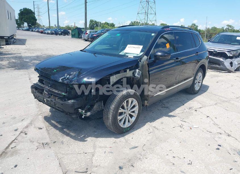 Photo 2 of 2018 Volkswagen Tiguan 2.0T SE/2.0T SEL (VIN 3VV3B7AX3JM126154)