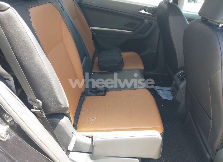 Photo 8 of 2018 Volkswagen Tiguan 2.0T SE/2.0T SEL (VIN 3VV3B7AX3JM126154)