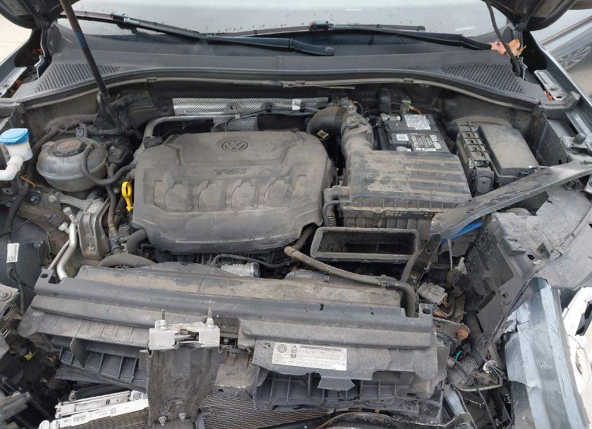 Photo 10 of 2019 Volkswagen Tiguan (VIN 3VV3B7AX3KM049660)