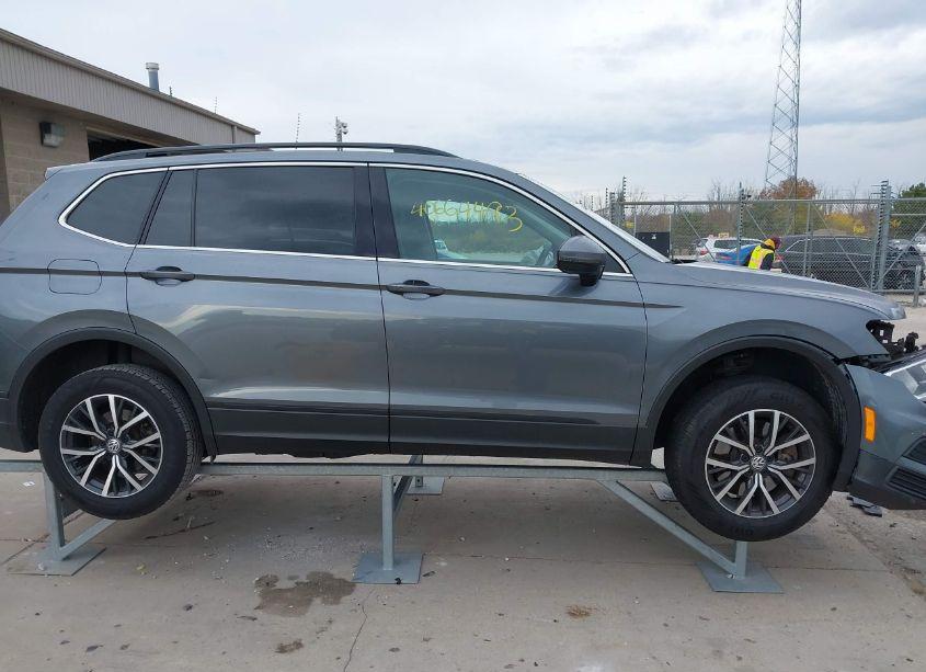 Photo 13 of 2019 Volkswagen Tiguan (VIN 3VV3B7AX3KM049660)