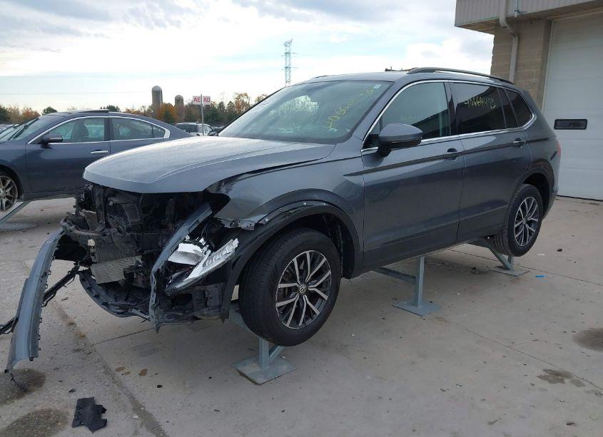 Photo 2 of 2019 Volkswagen Tiguan (VIN 3VV3B7AX3KM049660)