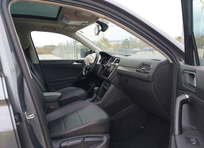 Photo 5 of 2019 Volkswagen Tiguan (VIN 3VV3B7AX3KM049660)