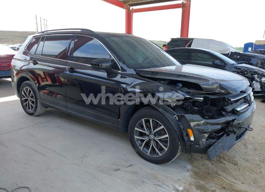 2019 Volkswagen Tiguan 2.0T SE/2.0T SEL/2.0T SEL R-LINE/2.0T SEL R-LINE BLACK (VIN 3VV3B7AX3KM085266) main photo