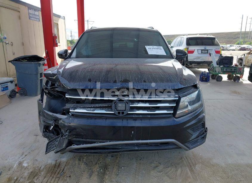 Photo 13 of 2019 Volkswagen Tiguan 2.0T SE/2.0T SEL/2.0T SEL R-LINE/2.0T SEL R-LINE BLACK (VIN 3VV3B7AX3KM085266)