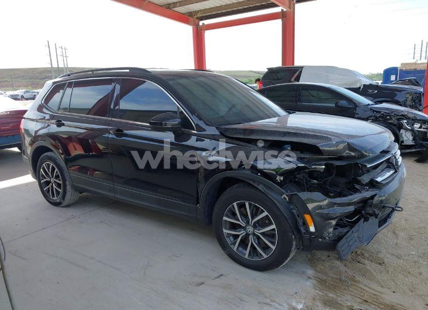 Photo 14 of 2019 Volkswagen Tiguan 2.0T SE/2.0T SEL/2.0T SEL R-LINE/2.0T SEL R-LINE BLACK (VIN 3VV3B7AX3KM085266)
