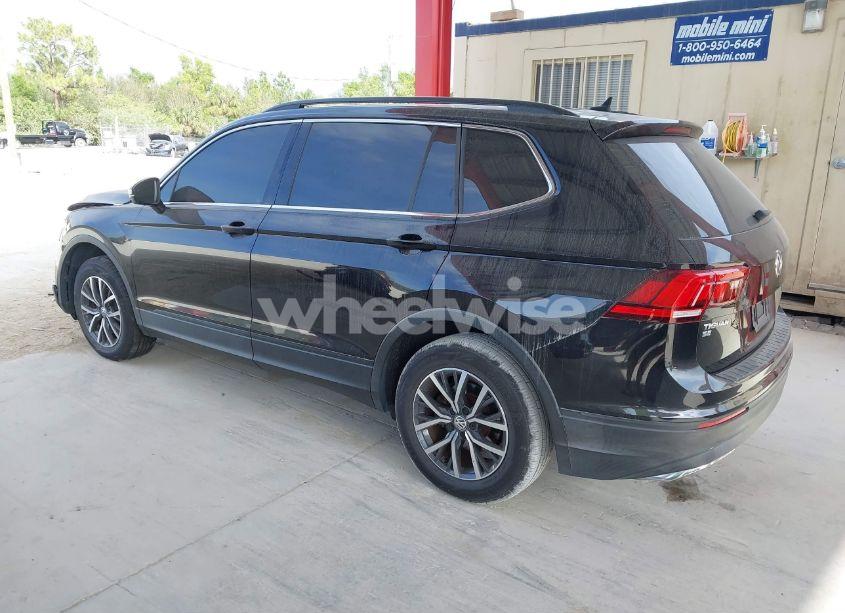 Photo 3 of 2019 Volkswagen Tiguan 2.0T SE/2.0T SEL/2.0T SEL R-LINE/2.0T SEL R-LINE BLACK (VIN 3VV3B7AX3KM085266)