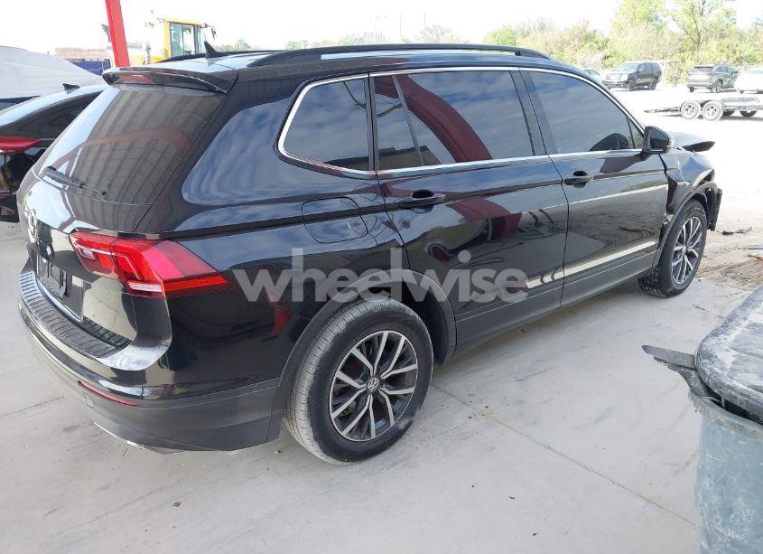 Photo 4 of 2019 Volkswagen Tiguan 2.0T SE/2.0T SEL/2.0T SEL R-LINE/2.0T SEL R-LINE BLACK (VIN 3VV3B7AX3KM085266)