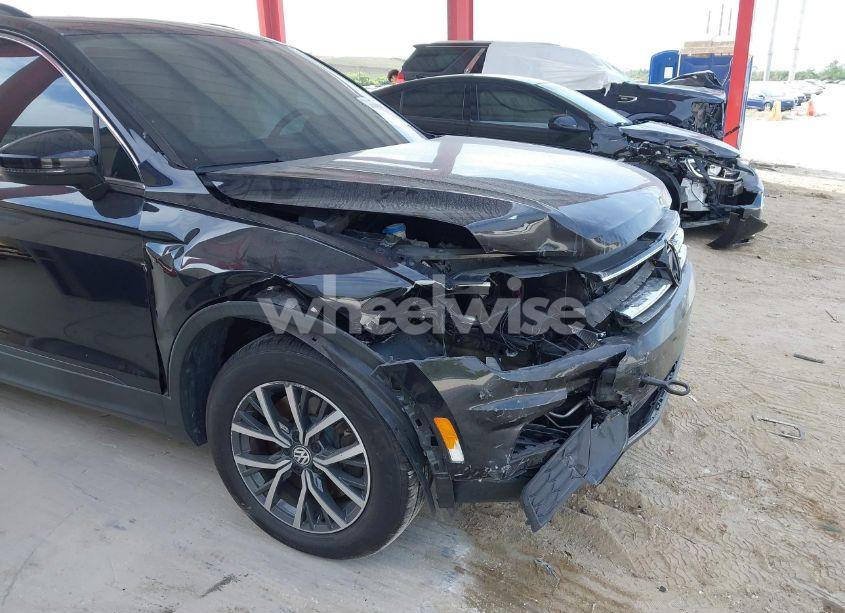 Photo 6 of 2019 Volkswagen Tiguan 2.0T SE/2.0T SEL/2.0T SEL R-LINE/2.0T SEL R-LINE BLACK (VIN 3VV3B7AX3KM085266)