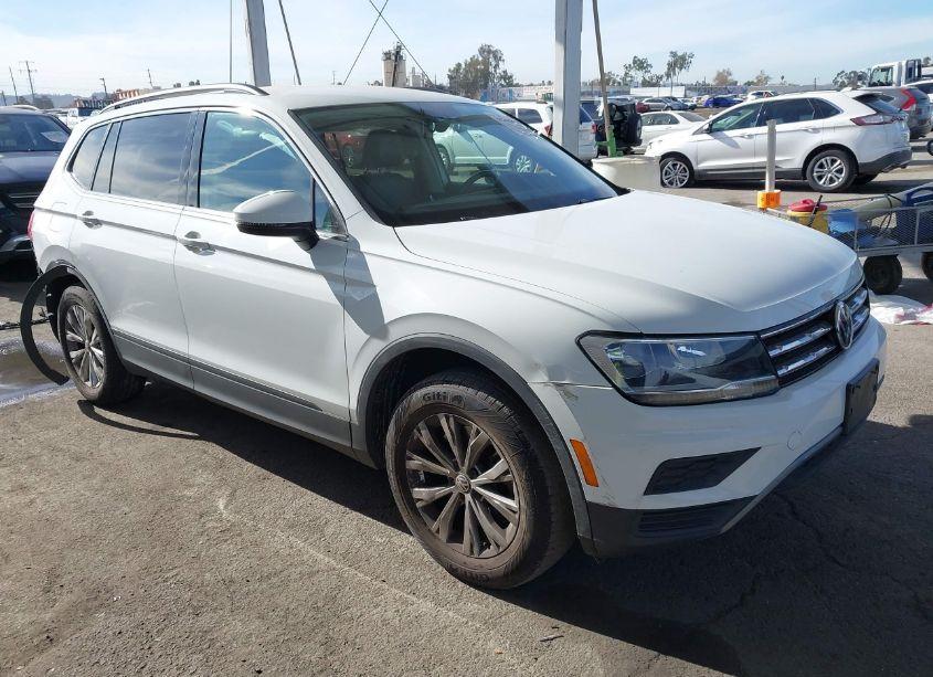 2019 Volkswagen Tiguan 2.0T SE/2.0T SEL/2.0T SEL R-LINE/2.0T SEL R-LINE BLACK (VIN 3VV3B7AX3KM190552) main photo