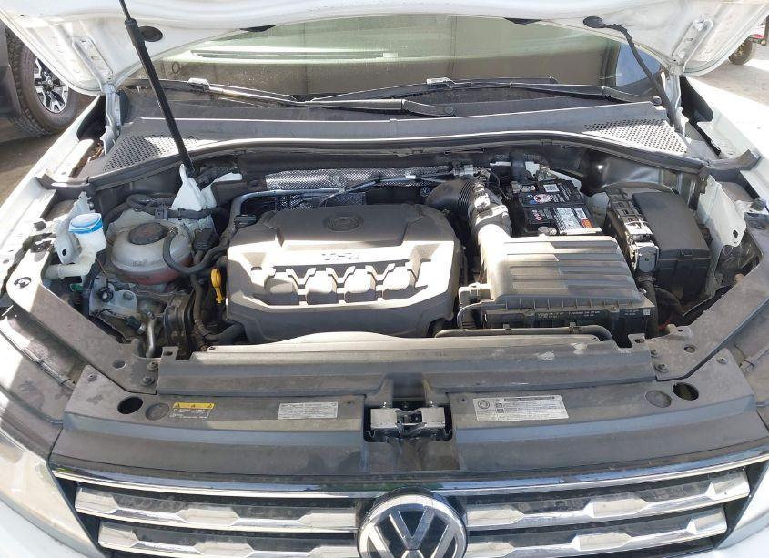 Photo 10 of 2019 Volkswagen Tiguan 2.0T SE/2.0T SEL/2.0T SEL R-LINE/2.0T SEL R-LINE BLACK (VIN 3VV3B7AX3KM190552)