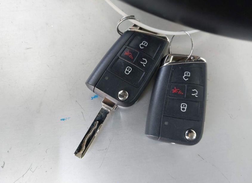 Photo 11 of 2019 Volkswagen Tiguan 2.0T SE/2.0T SEL/2.0T SEL R-LINE/2.0T SEL R-LINE BLACK (VIN 3VV3B7AX3KM190552)