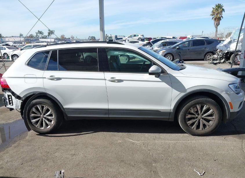 Photo 14 of 2019 Volkswagen Tiguan 2.0T SE/2.0T SEL/2.0T SEL R-LINE/2.0T SEL R-LINE BLACK (VIN 3VV3B7AX3KM190552)