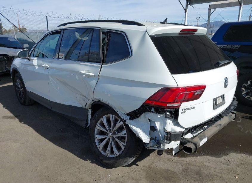 Photo 3 of 2019 Volkswagen Tiguan 2.0T SE/2.0T SEL/2.0T SEL R-LINE/2.0T SEL R-LINE BLACK (VIN 3VV3B7AX3KM190552)