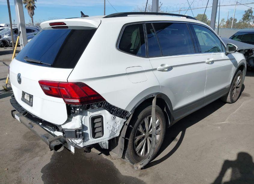 Photo 4 of 2019 Volkswagen Tiguan 2.0T SE/2.0T SEL/2.0T SEL R-LINE/2.0T SEL R-LINE BLACK (VIN 3VV3B7AX3KM190552)