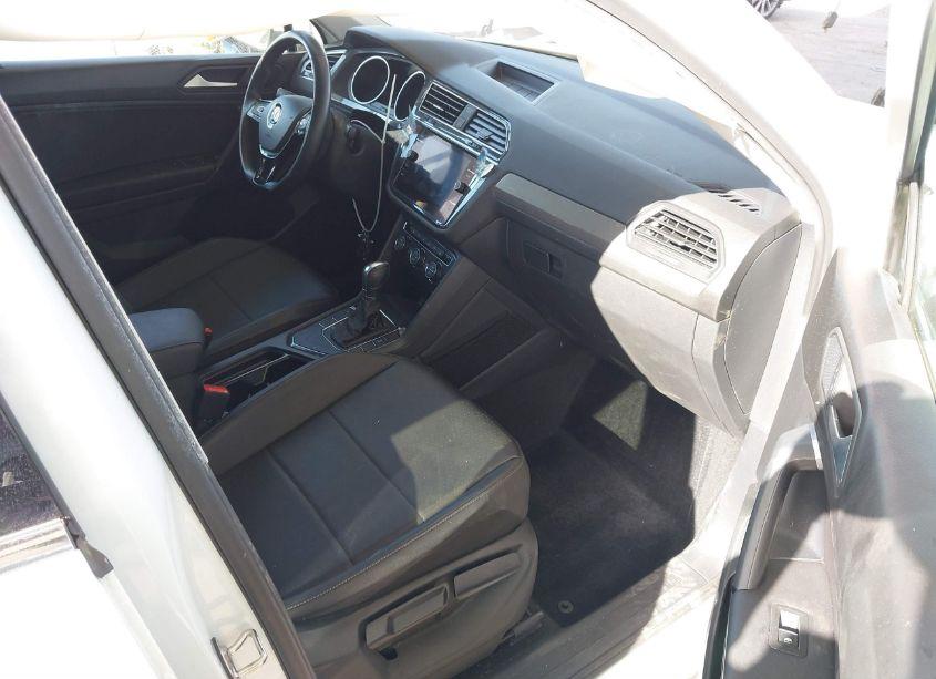 Photo 5 of 2019 Volkswagen Tiguan 2.0T SE/2.0T SEL/2.0T SEL R-LINE/2.0T SEL R-LINE BLACK (VIN 3VV3B7AX3KM190552)