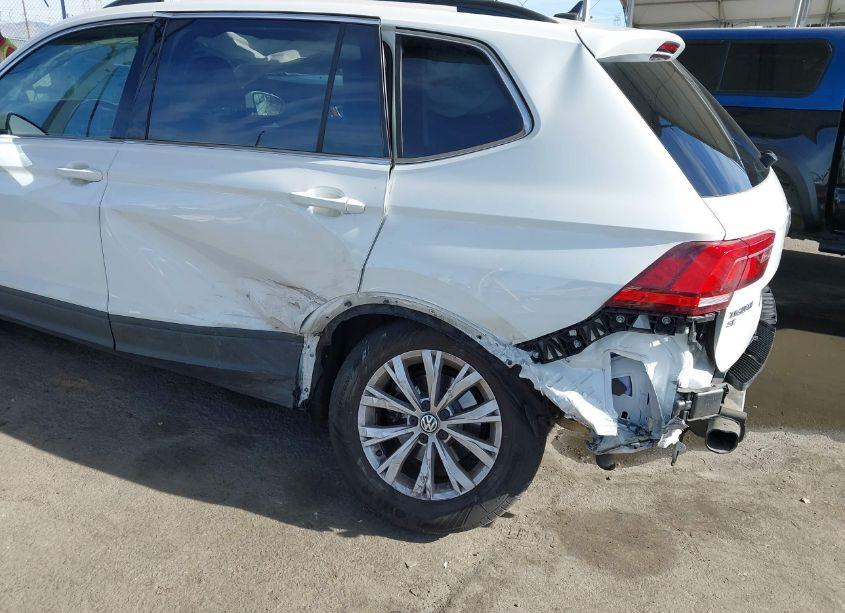 Photo 6 of 2019 Volkswagen Tiguan 2.0T SE/2.0T SEL/2.0T SEL R-LINE/2.0T SEL R-LINE BLACK (VIN 3VV3B7AX3KM190552)