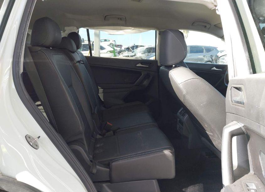 Photo 8 of 2019 Volkswagen Tiguan 2.0T SE/2.0T SEL/2.0T SEL R-LINE/2.0T SEL R-LINE BLACK (VIN 3VV3B7AX3KM190552)