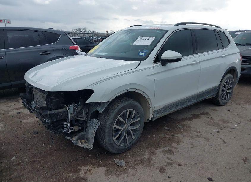 Photo 2 of 2020 Volkswagen Tiguan 2.0T SE/2.0T SE R-LINE BLACK/2.0T SEL (VIN 3VV3B7AX3LM015977)