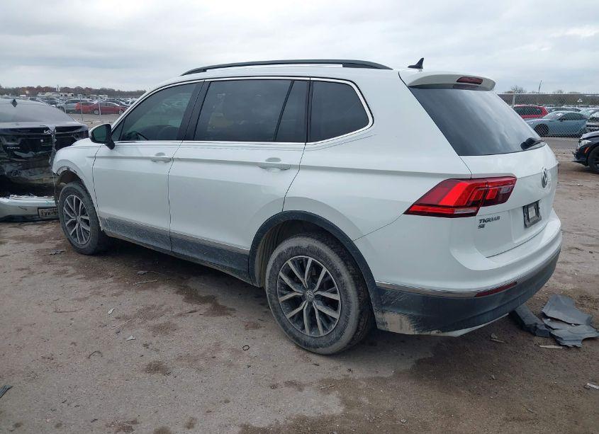 Photo 3 of 2020 Volkswagen Tiguan 2.0T SE/2.0T SE R-LINE BLACK/2.0T SEL (VIN 3VV3B7AX3LM015977)