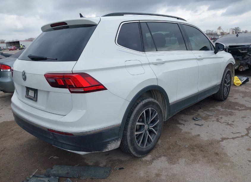 Photo 4 of 2020 Volkswagen Tiguan 2.0T SE/2.0T SE R-LINE BLACK/2.0T SEL (VIN 3VV3B7AX3LM015977)