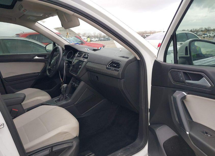 Photo 5 of 2020 Volkswagen Tiguan 2.0T SE/2.0T SE R-LINE BLACK/2.0T SEL (VIN 3VV3B7AX3LM015977)