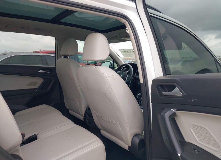 Photo 8 of 2020 Volkswagen Tiguan 2.0T SE/2.0T SE R-LINE BLACK/2.0T SEL (VIN 3VV3B7AX3LM015977)