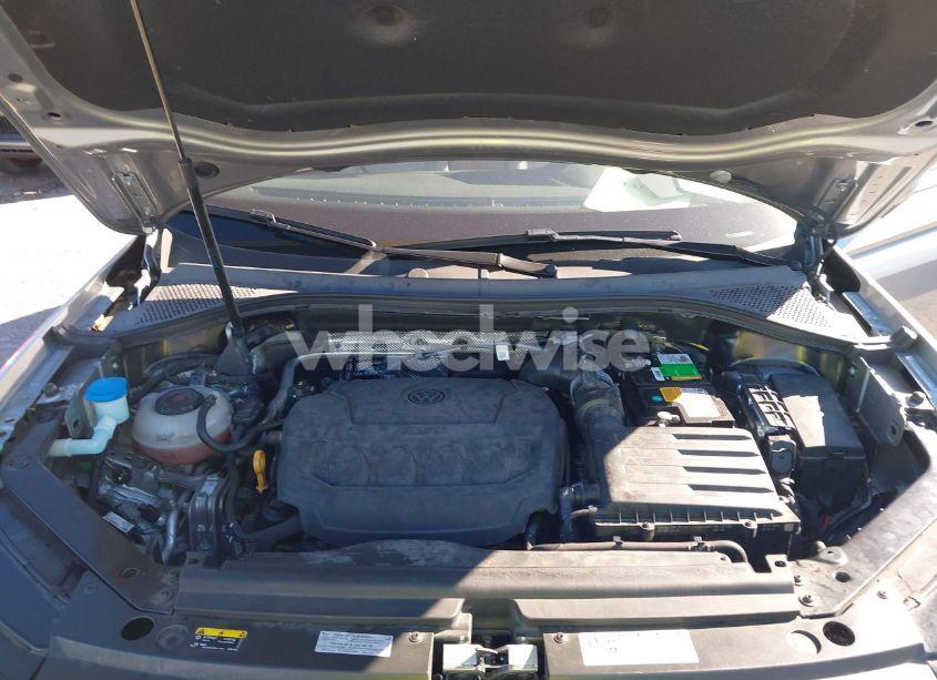 Photo 10 of 2020 Volkswagen Tiguan 2.0T SE/2.0T SE R-LINE BLACK/2.0T SEL (VIN 3VV3B7AX3LM067593)