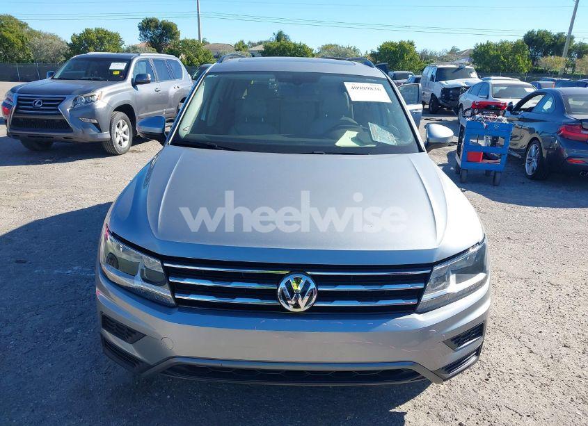 Photo 12 of 2020 Volkswagen Tiguan 2.0T SE/2.0T SE R-LINE BLACK/2.0T SEL (VIN 3VV3B7AX3LM067593)