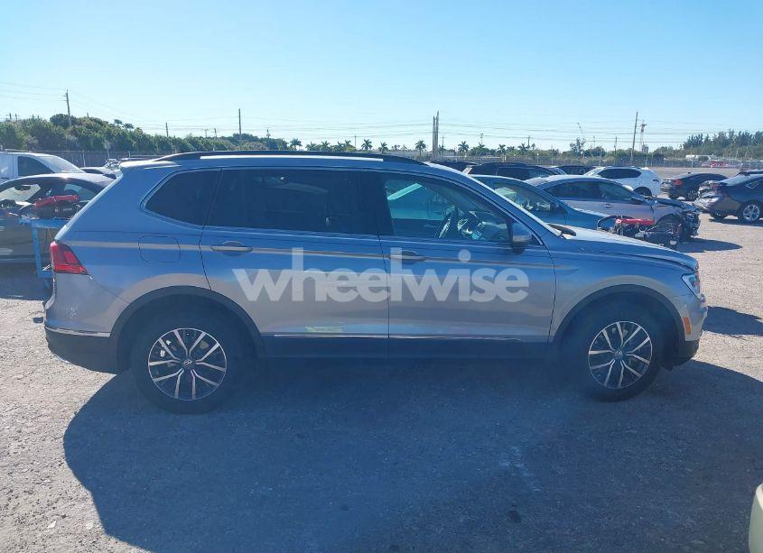 Photo 13 of 2020 Volkswagen Tiguan 2.0T SE/2.0T SE R-LINE BLACK/2.0T SEL (VIN 3VV3B7AX3LM067593)