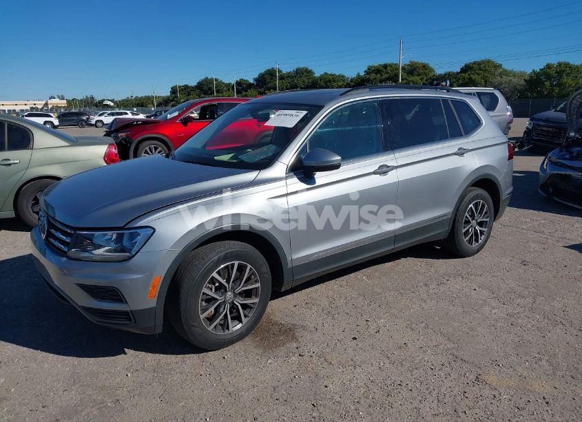 Photo 2 of 2020 Volkswagen Tiguan 2.0T SE/2.0T SE R-LINE BLACK/2.0T SEL (VIN 3VV3B7AX3LM067593)