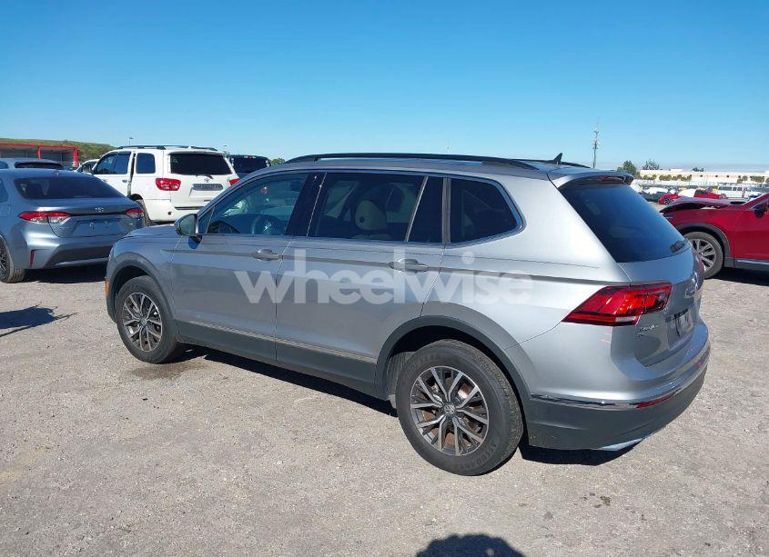 Photo 3 of 2020 Volkswagen Tiguan 2.0T SE/2.0T SE R-LINE BLACK/2.0T SEL (VIN 3VV3B7AX3LM067593)