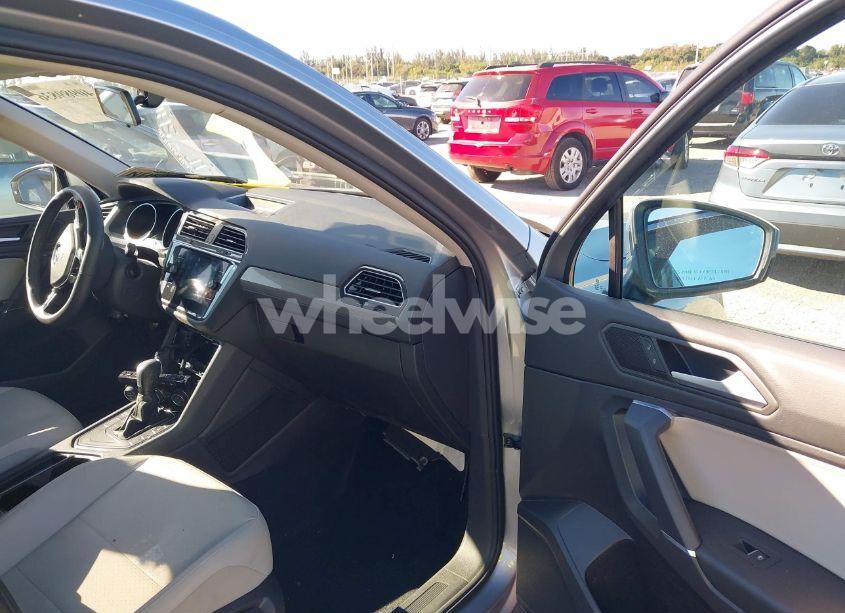 Photo 5 of 2020 Volkswagen Tiguan 2.0T SE/2.0T SE R-LINE BLACK/2.0T SEL (VIN 3VV3B7AX3LM067593)