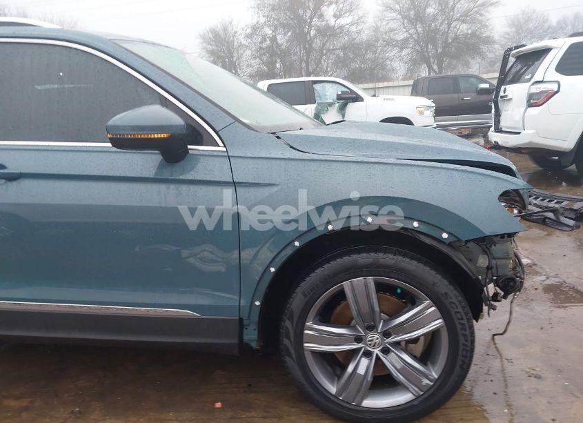 Photo 21 of 2020 Volkswagen Tiguan (VIN 3VV3B7AX3LM115514)