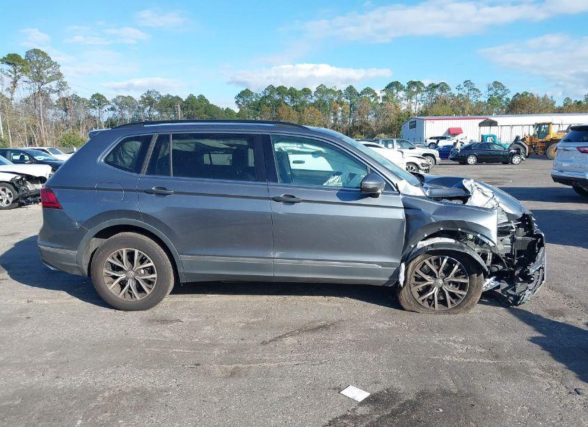 Photo 13 of 2020 Volkswagen Tiguan 2.0T SE/2.0T SE R-LINE BLACK/2.0T SEL (VIN 3VV3B7AX3LM150571)