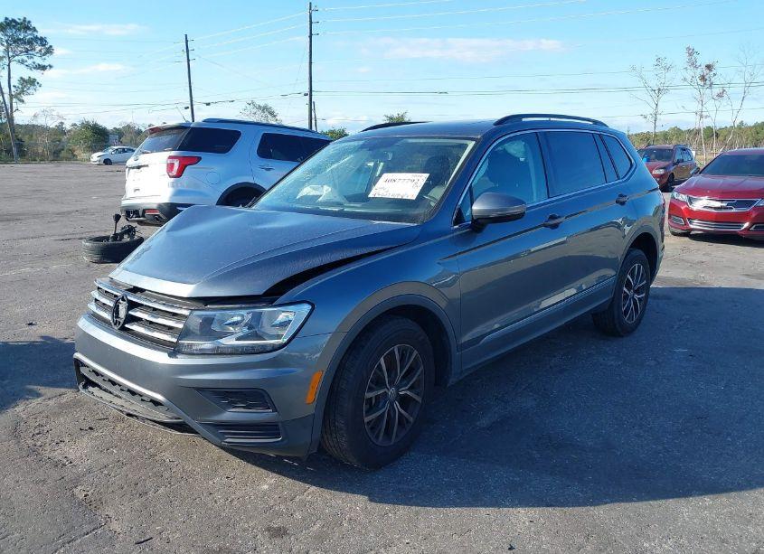 Photo 2 of 2020 Volkswagen Tiguan 2.0T SE/2.0T SE R-LINE BLACK/2.0T SEL (VIN 3VV3B7AX3LM150571)