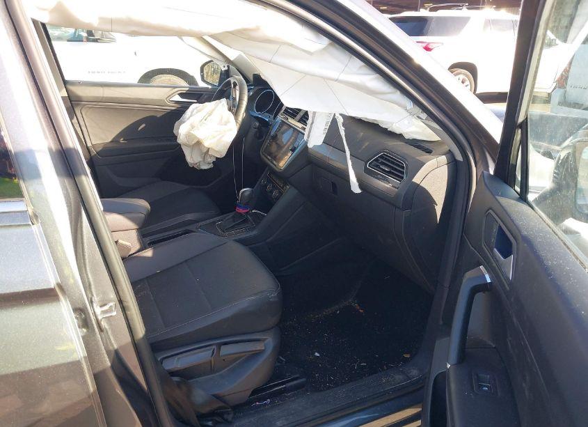 Photo 5 of 2020 Volkswagen Tiguan 2.0T SE/2.0T SE R-LINE BLACK/2.0T SEL (VIN 3VV3B7AX3LM150571)