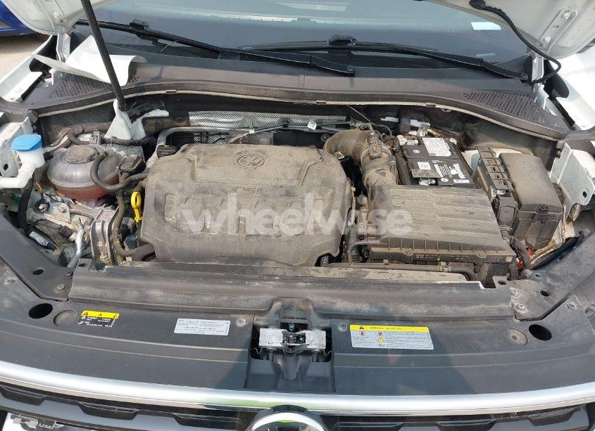 Photo 10 of 2020 Volkswagen Tiguan 2.0T SE/2.0T SE R-LINE BLACK/2.0T SEL (VIN 3VV3B7AX3LM179830)