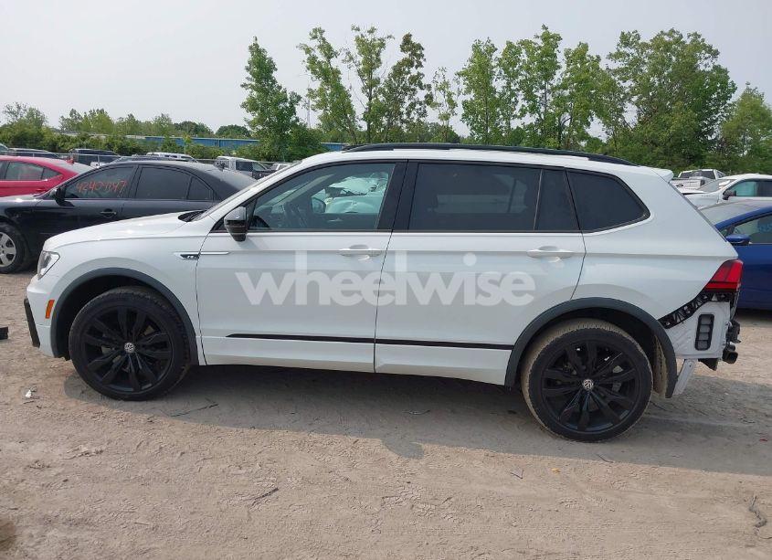Photo 15 of 2020 Volkswagen Tiguan 2.0T SE/2.0T SE R-LINE BLACK/2.0T SEL (VIN 3VV3B7AX3LM179830)