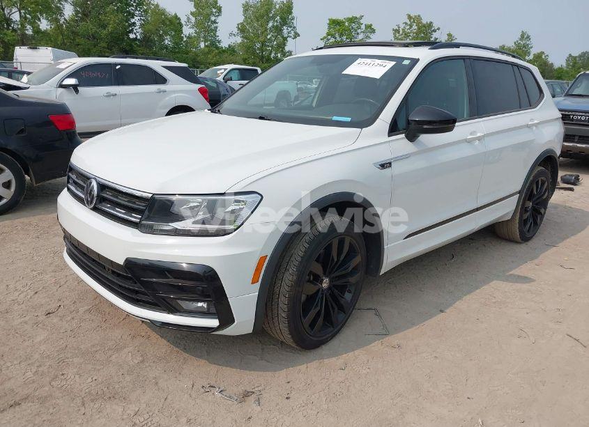 Photo 2 of 2020 Volkswagen Tiguan 2.0T SE/2.0T SE R-LINE BLACK/2.0T SEL (VIN 3VV3B7AX3LM179830)