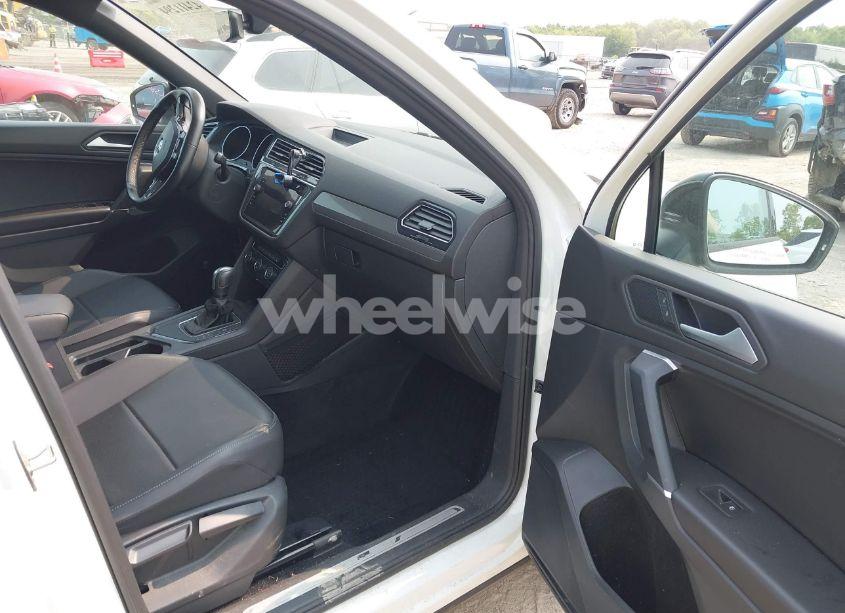 Photo 5 of 2020 Volkswagen Tiguan 2.0T SE/2.0T SE R-LINE BLACK/2.0T SEL (VIN 3VV3B7AX3LM179830)